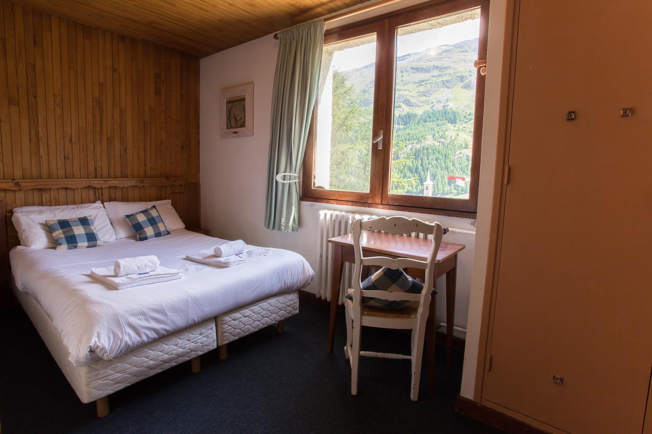 ティニュ Chalet Les Melezes Bed & Breakfast エクステリア 写真