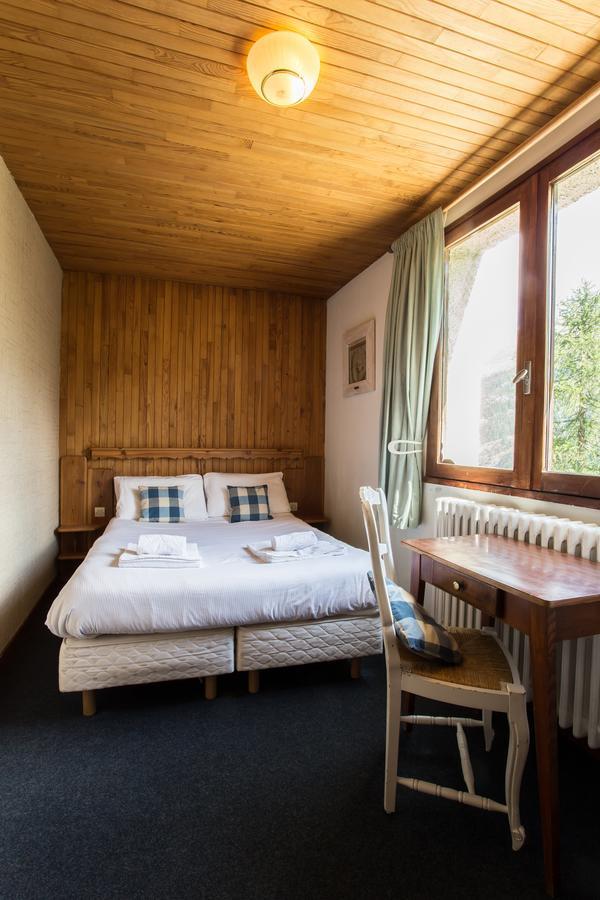 ティニュ Chalet Les Melezes Bed & Breakfast エクステリア 写真