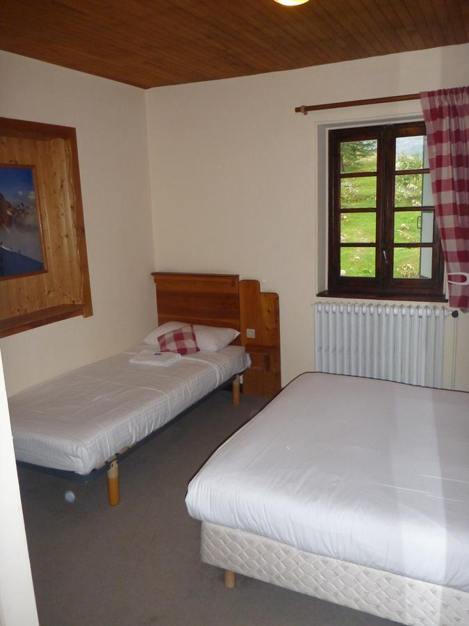ティニュ Chalet Les Melezes Bed & Breakfast エクステリア 写真