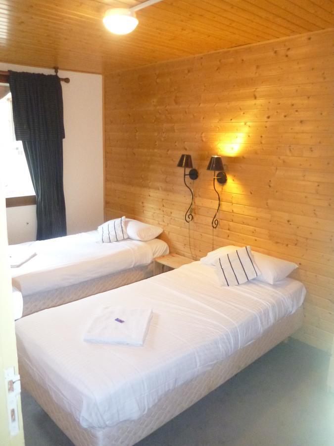 ティニュ Chalet Les Melezes Bed & Breakfast エクステリア 写真