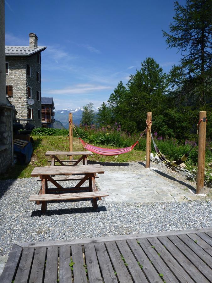 ティニュ Chalet Les Melezes Bed & Breakfast エクステリア 写真