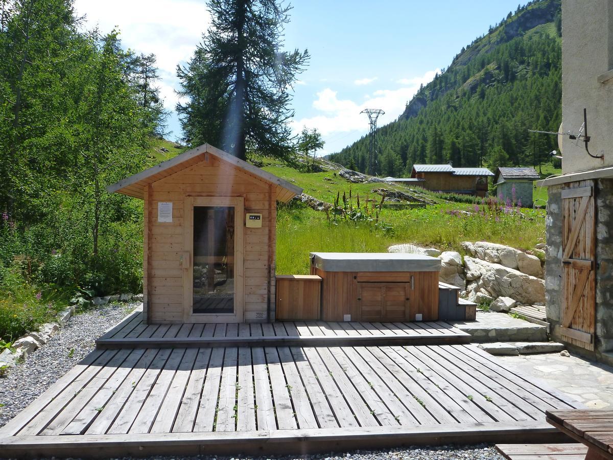 ティニュ Chalet Les Melezes Bed & Breakfast エクステリア 写真