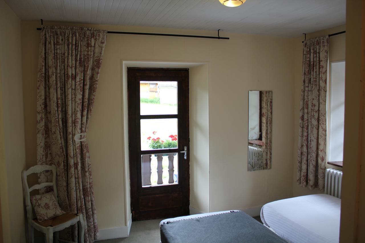 ティニュ Chalet Les Melezes Bed & Breakfast エクステリア 写真